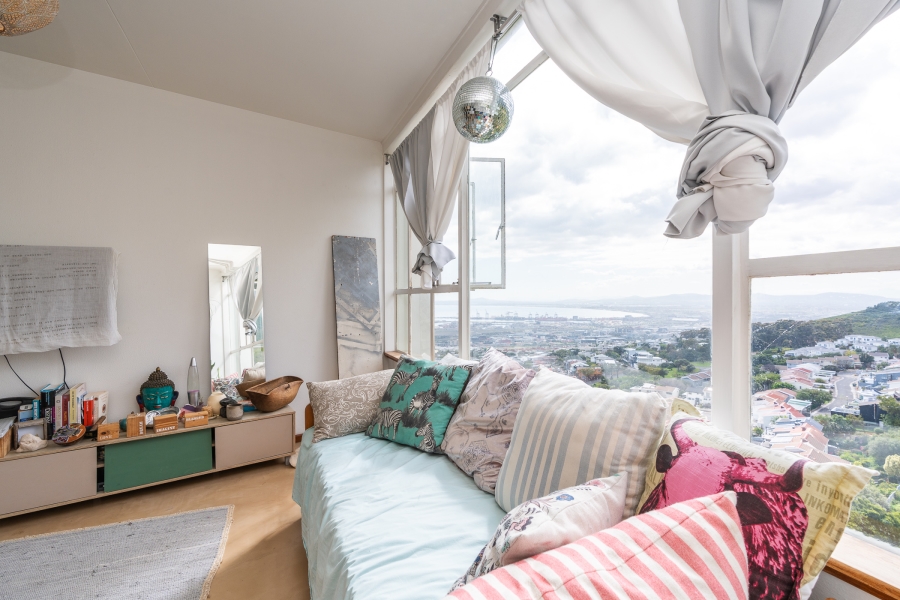 1 Bedroom Property for Sale in Vredehoek Western Cape